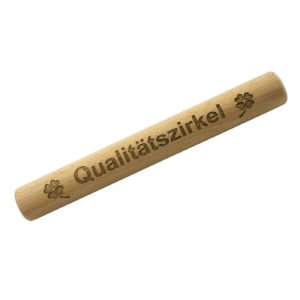 Staffelstab aus Holz mit Motivgravur