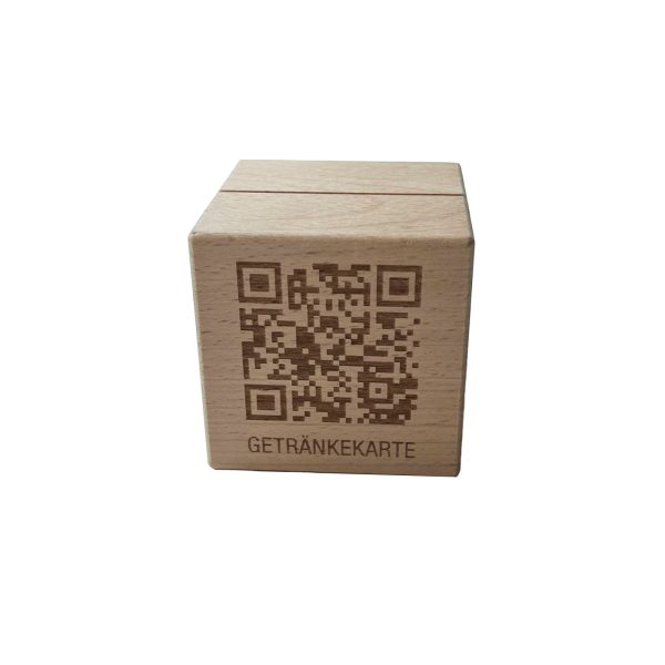 Holzwürfel aus Buche oder Eiche mit Schlitz und Logo- / QR-Code Gravur - 6cm Kantenlänge