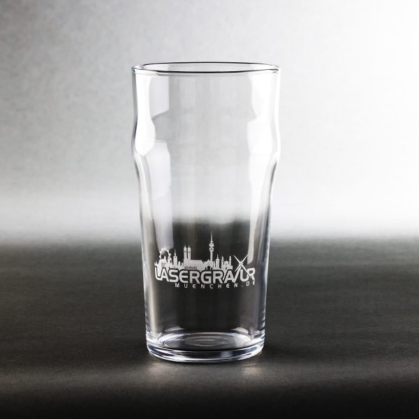 Pintglas mit Gravur